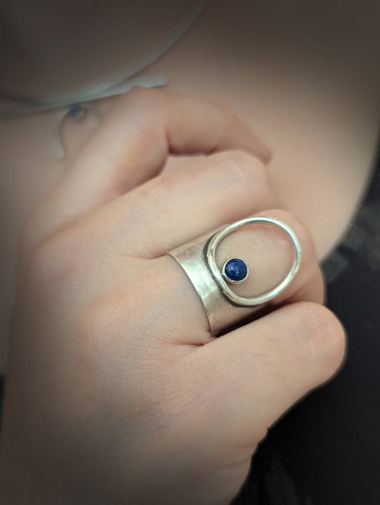Sterling silver ring with a wide band handmade in california, geometric and simple design with Lapis lazuli gemstone. Modern and minimalist piece made by designer jewelry.